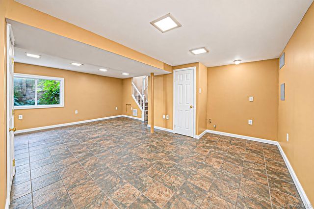 5 Willets Drive, Syosset, NY 11791