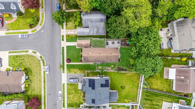 5 Willets Drive, Syosset, NY 11791