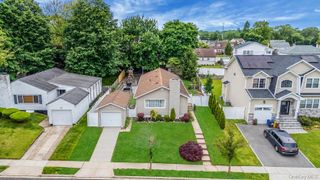 5 Willets Drive, Syosset, NY 11791