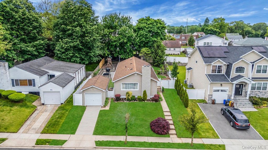 5 Willets Drive, Syosset, NY 11791 — exterior
