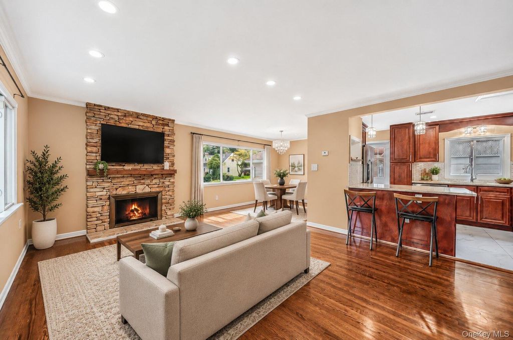 5 Willets Drive, Syosset, NY 11791 — photo 3