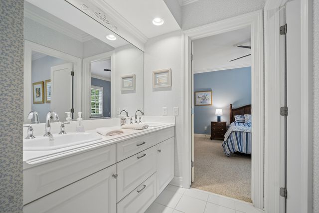 25 Horne Street, St. Charles, IL 60174