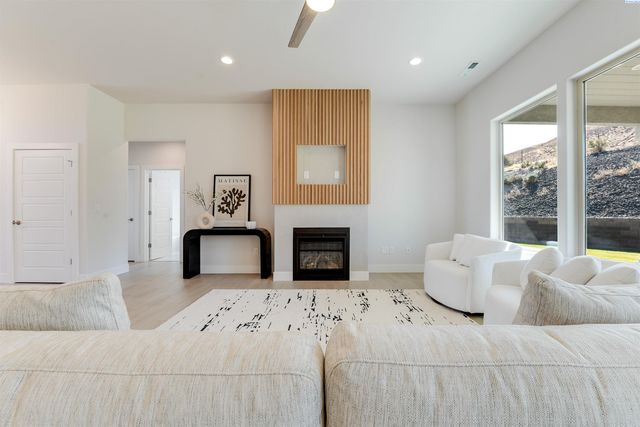 4443 Cowlitz Blvd, Richland, WA 99352