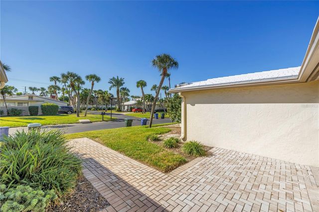 111 WHISPERING SANDS CIRCLE V38, Sarasota, FL 34242