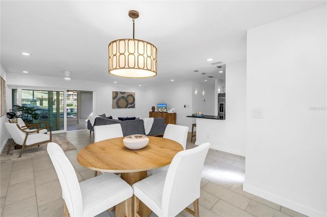 111 WHISPERING SANDS CIRCLE V38, Sarasota, FL 34242