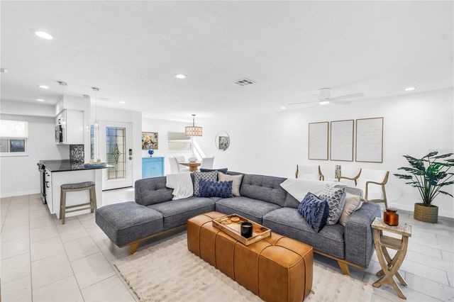 111 WHISPERING SANDS CIRCLE V38, Sarasota, FL 34242