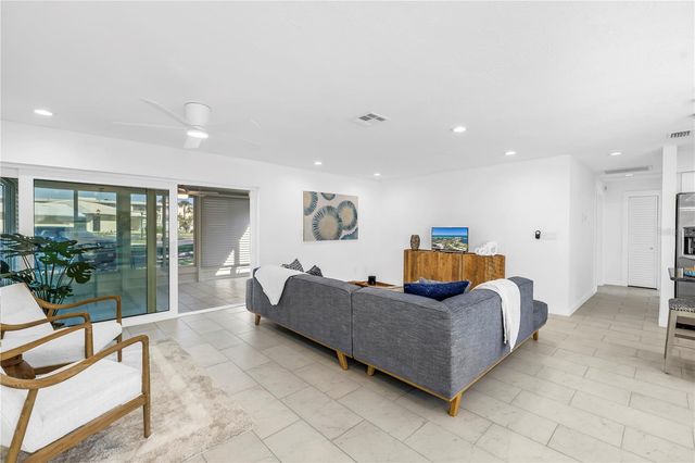 111 WHISPERING SANDS CIRCLE V38, Sarasota, FL 34242