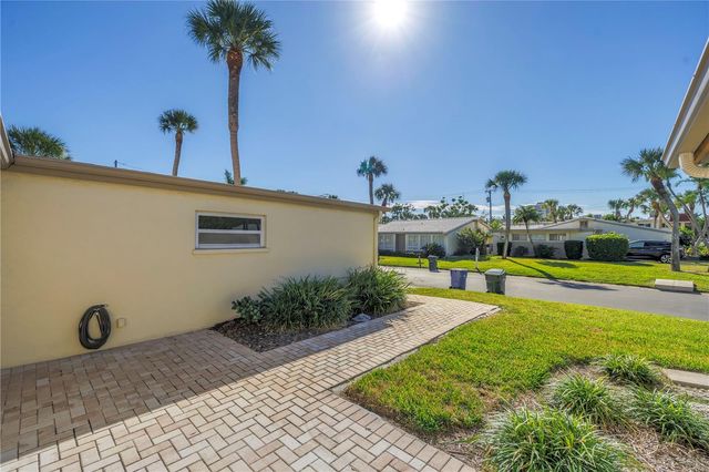 111 WHISPERING SANDS CIRCLE V38, Sarasota, FL 34242