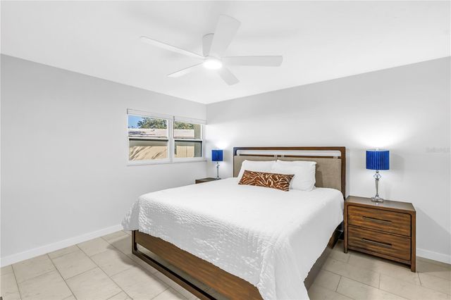 111 WHISPERING SANDS CIRCLE V38, Sarasota, FL 34242