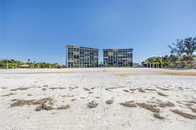 111 WHISPERING SANDS CIRCLE V38, Sarasota, FL 34242