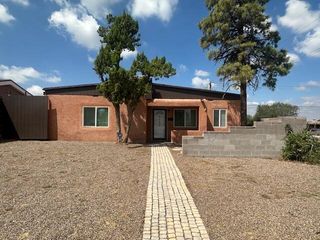 2133 VALENCIA Drive NE, Albuquerque, NM 87110