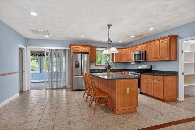 111 Chestnut St, Wilmington, MA 01887
