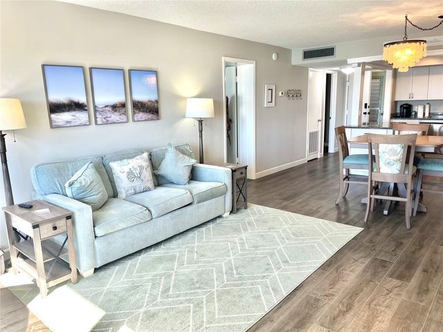 4550 COVE CIRCLE 804, St Petersburg, FL 33708