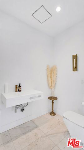 2021 Davies Way, Los Angeles, CA 90046