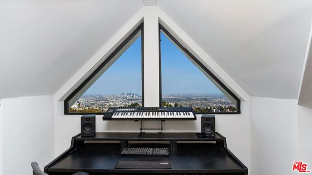 2021 Davies Way, Los Angeles, CA 90046