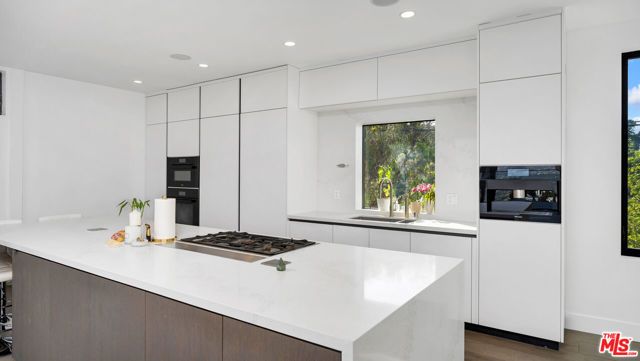 2021 Davies Way, Los Angeles, CA 90046