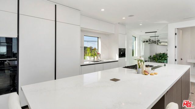 2021 Davies Way, Los Angeles, CA 90046