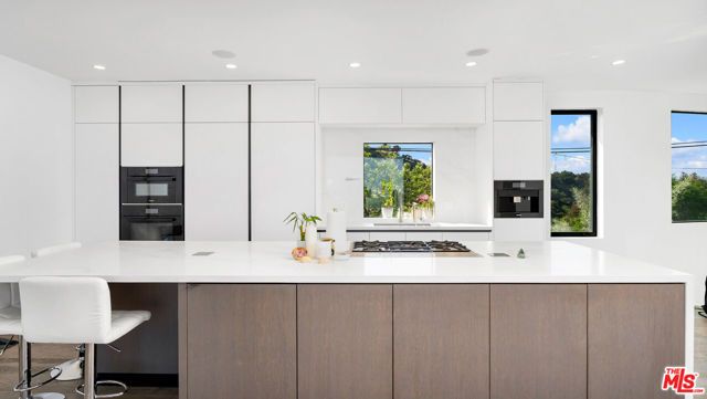 2021 Davies Way, Los Angeles, CA 90046