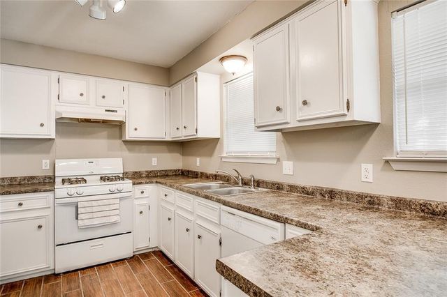 10506 School House LN, Austin, TX 78750