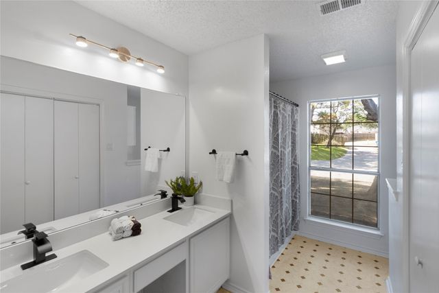 710 Austin Drive, Desoto, TX 75115