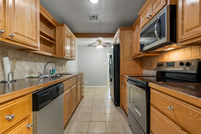 831 E Elgin Place, Broken Arrow, OK 74012
