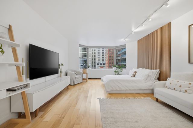 535 N MICHIGAN Avenue 1210, Chicago, IL 60611