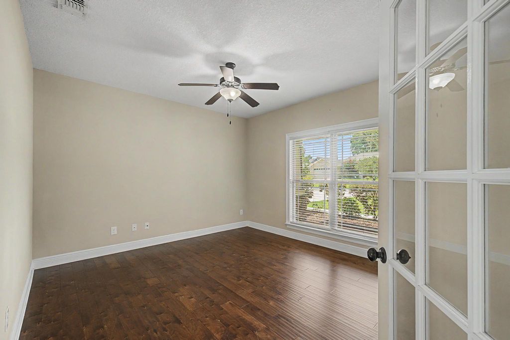 Image 19 of property listing at 7151 Reef Street, Navarre, FL 32566