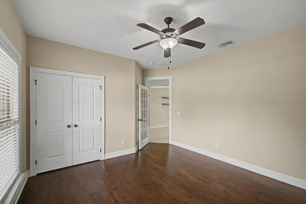 Image 20 of property listing at 7151 Reef Street, Navarre, FL 32566