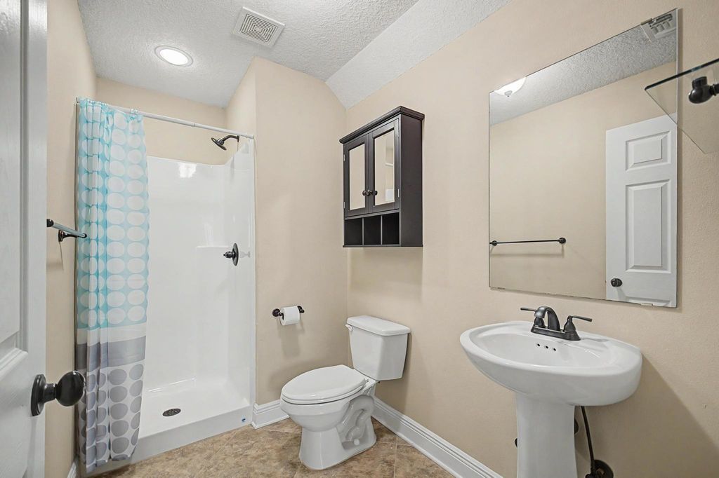 Image 37 of property listing at 7151 Reef Street, Navarre, FL 32566
