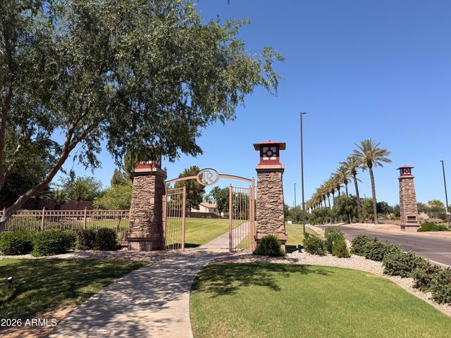 582 W ZION Place, Chandler, AZ 85248