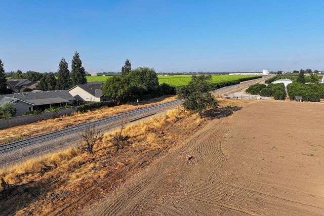 0 N Belmont, Exeter, CA 93221