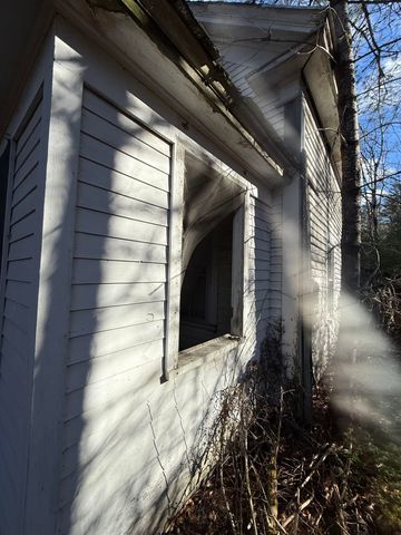 520 Green Mountain Road, Effingham, NH 03882