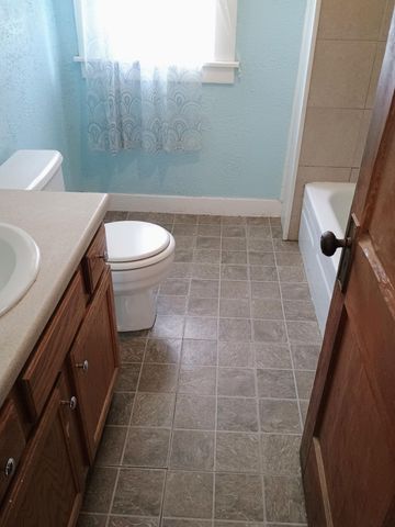 212 N Magnolia Avenue, Lansing, MI 48912