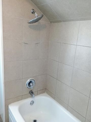 212 N Magnolia Avenue, Lansing, MI 48912