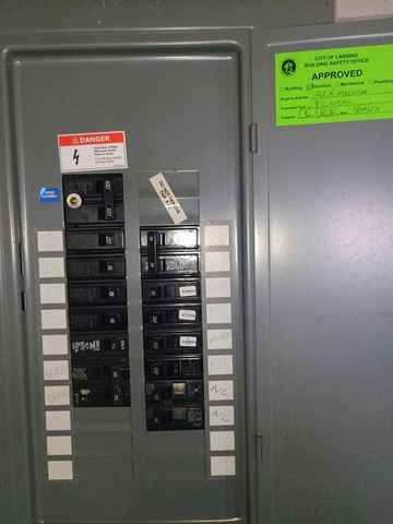 212 N Magnolia Avenue, Lansing, MI 48912