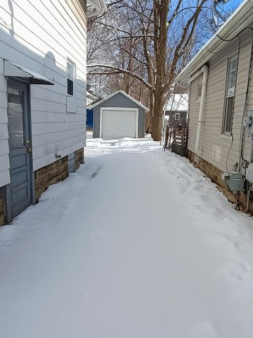 212 N Magnolia Avenue, Lansing, MI 48912