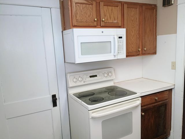 212 N Magnolia Avenue, Lansing, MI 48912