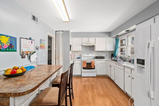 5214 Galitz Street 205, Skokie, IL 60077