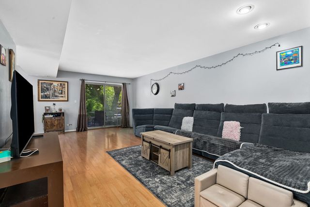 5214 Galitz Street 205, Skokie, IL 60077