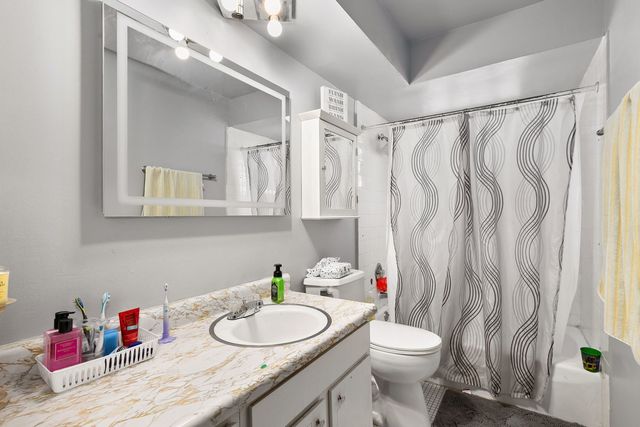 5214 Galitz Street 205, Skokie, IL 60077