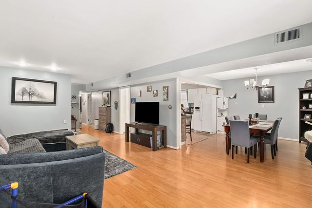 5214 Galitz Street 205, Skokie, IL 60077