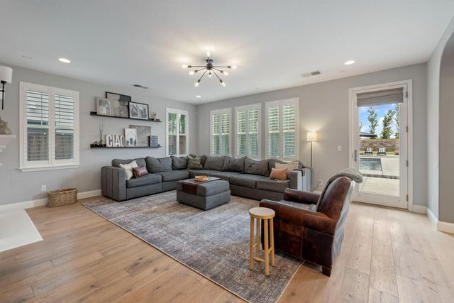 833 S Amor St, Mountain House, CA 95391