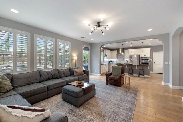 833 S Amor St, Mountain House, CA 95391