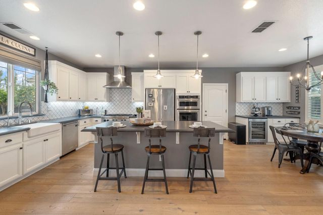 833 S Amor St, Mountain House, CA 95391