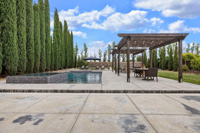 833 S Amor St, Mountain House, CA 95391