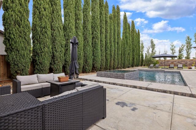 833 S Amor St, Mountain House, CA 95391