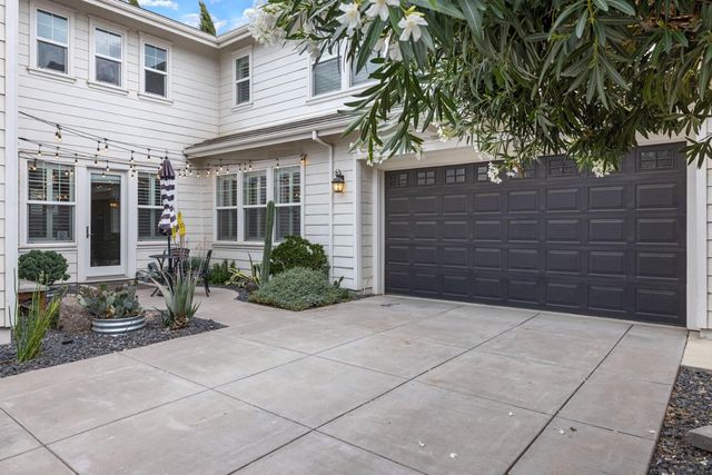 833 S Amor St, Mountain House, CA 95391