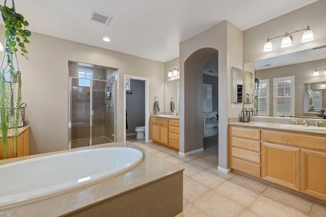 833 S Amor St, Mountain House, CA 95391