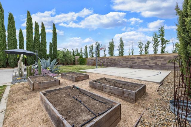 833 S Amor St, Mountain House, CA 95391
