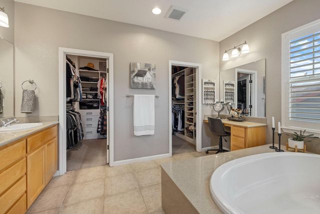 833 S Amor St, Mountain House, CA 95391